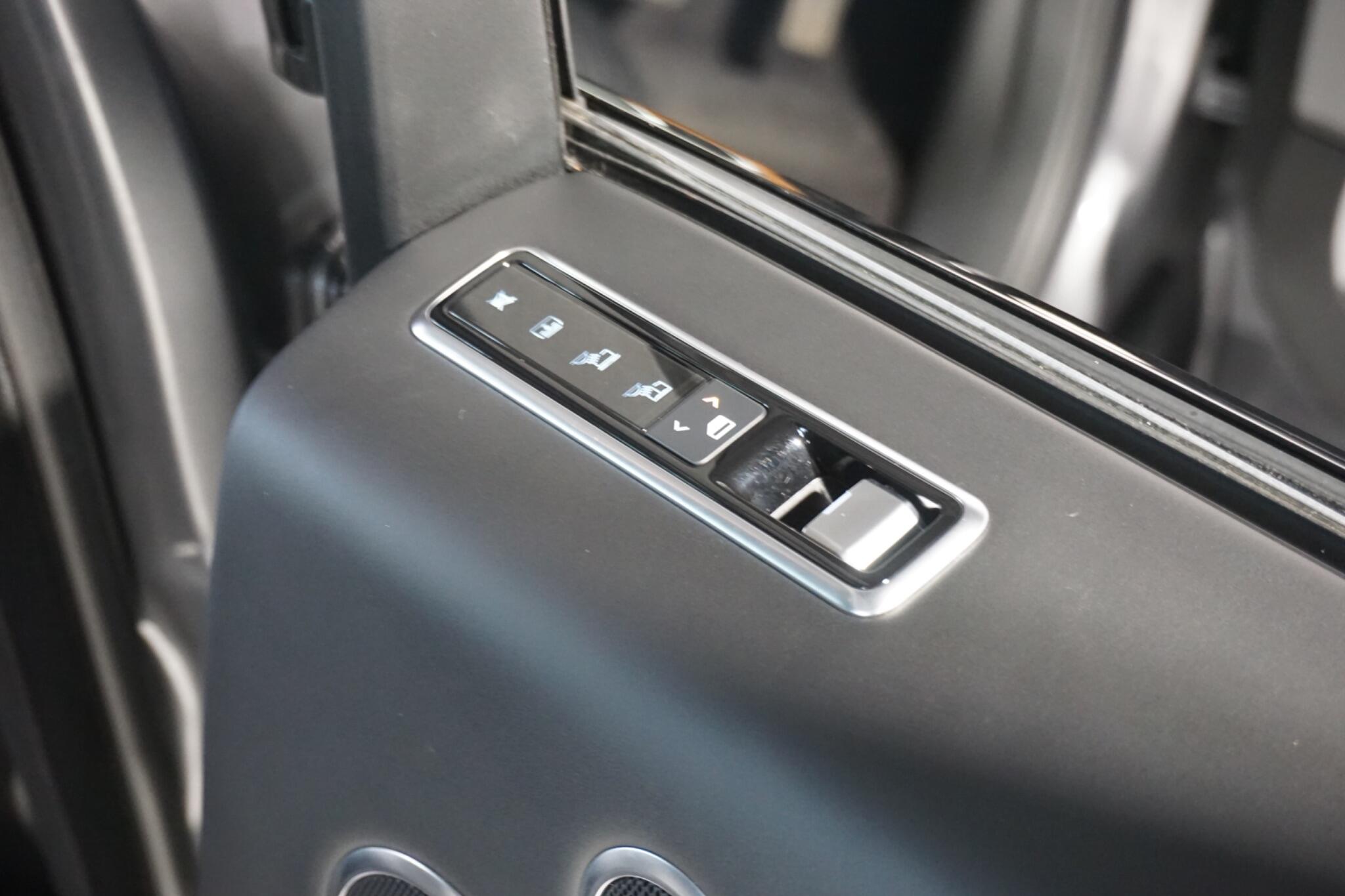 Land Rover Range Rover 3.0 SD V6 Autobiography SUV 5dr Diesel Auto 4WD Euro 6 (s/s) (275 ps)